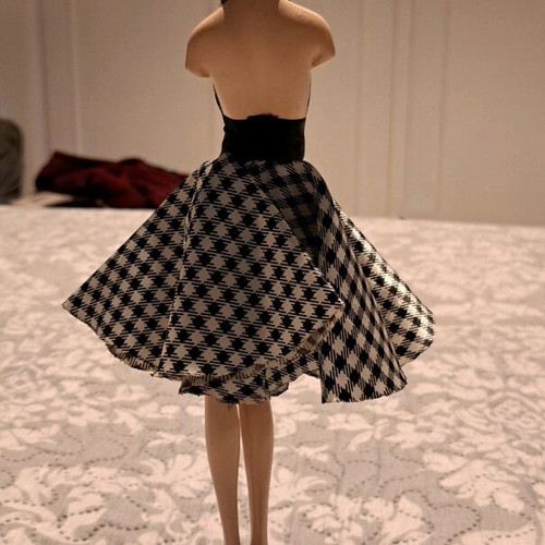 Jewelry holder like new with dress, black