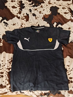 Puma Scuderia Ferrari εφηβικό κοντομάνικο μπλουζάκι σε μαύρο, 178 εκ.