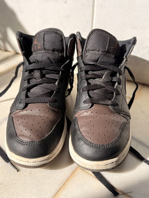 Nike Air Jordan Mid αθλητικά παπούτσια μέγεθος 40 μεταχειρισμένα, μαύρο καφέ άσπρο