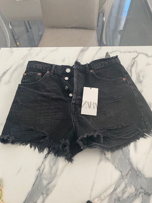 Zara ψηλόμεσο σορτς μαύρο με σκισίματα καινούργιο μέγεθος 38