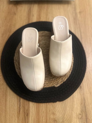 Fullah Sugah clogs like new, size 36, beige