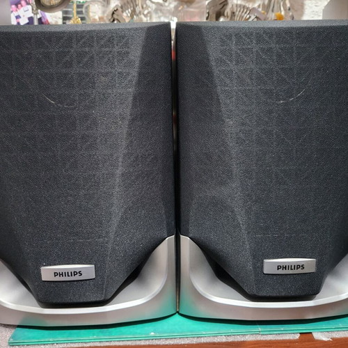 Philips two-way speakers with bass reflex, 100 watt, 6 ohm