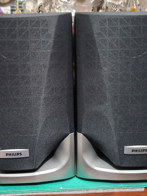 Philips two-way speakers with bass reflex, 100 watt, 6 ohm
