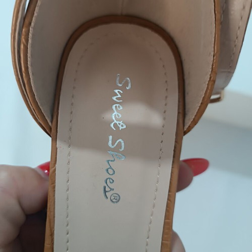 Sweet Shoes Croco Camel sandals size 40, new with thick heel
