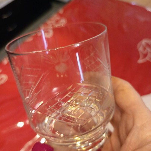 Vintage crystal whiskey glasses set of 6 like new with embossed design