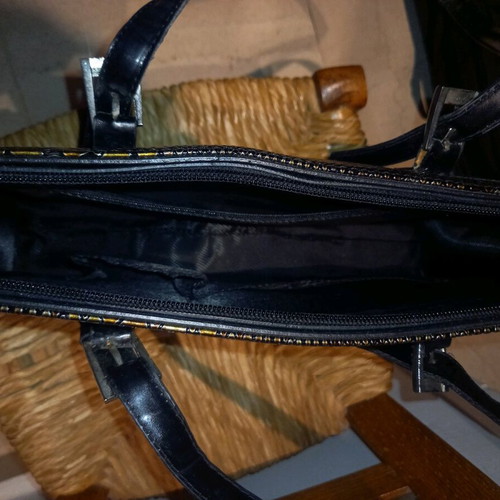 Shoulder bag like new with snake pattern
