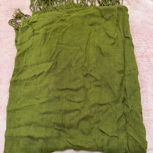 Scarf used in olive color, very soft