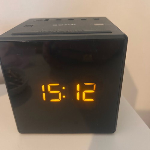 Ρολόι ξυπνητήρι σαν καινούργιο με ραδιόφωνο
