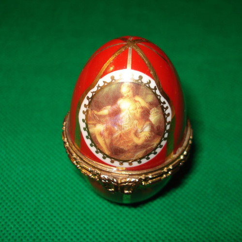 Porcelain decorative egg like new