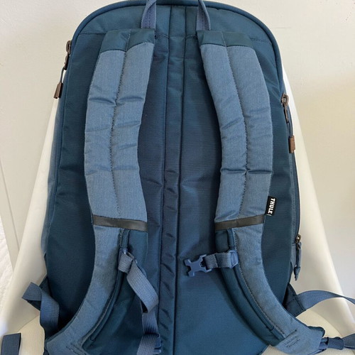 Thule backpack for 15.6'' laptop like new, blue
