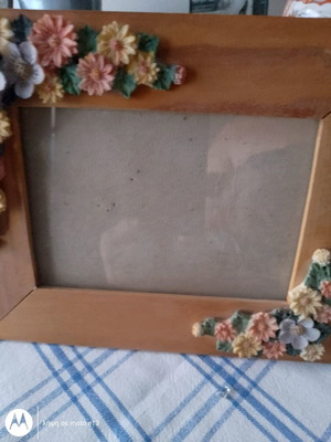Κορνίζα με vintage λουλούδια σαν καινούργια, 17x14 εκ