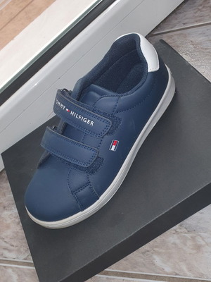 Tommy Hilfiger sneakers νούμερο 33 σαν καινούργιο, μπλε, παιδικά
