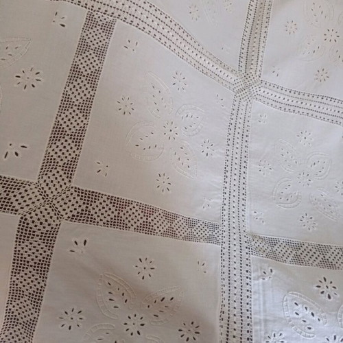 Tablecloth with cutwork hand motifs joined by lace new 1.40x1.40