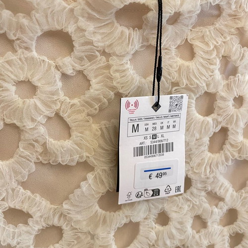 Zara Tulle mini skirt like new, cream color, size M