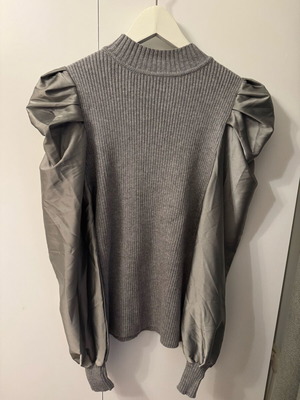 May By Shining Star sweater with satin sleeves new, gray