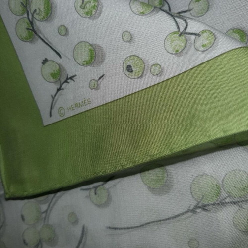 Hermès cotton scarf like new, green red berries, 55x55 cm