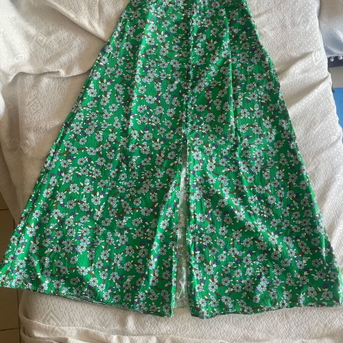 D&K skirt like new with front slit and decorative buttons, white and green