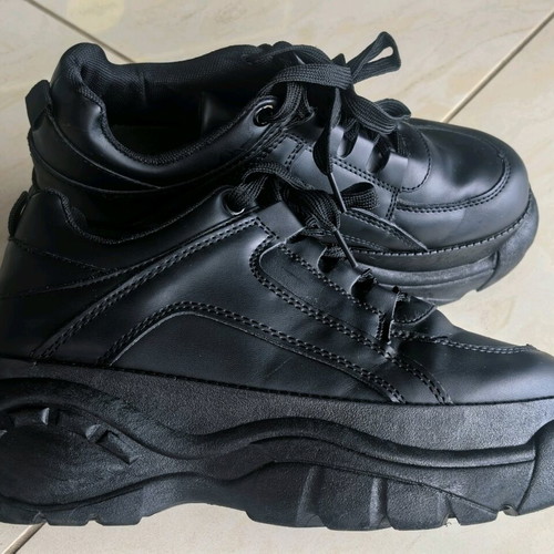 Buffalo Chunky Sneakers black vegan leather like new size 38