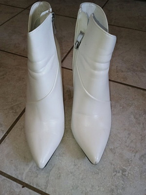 White ankle boots size 37 like new