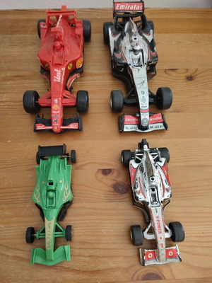 Παιχνίδια μονοθέσια Formula 1 μεταχειρισμένα, σετ 4 πλαστικά αγωνιστικά αυτοκινητάκια