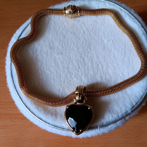 Faux pendant with black heart and magnetic clasp, new