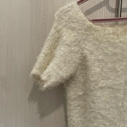 Fuzzy shirt like new, white, size M