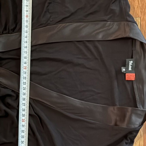 Toi & Moi black wrap dress like new, satin details, versatile fit