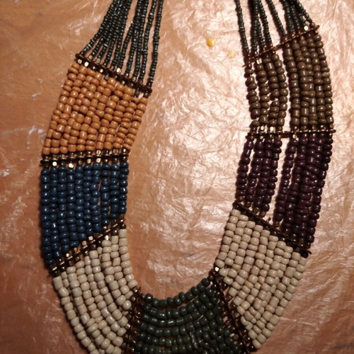 Necklace with small beads like new