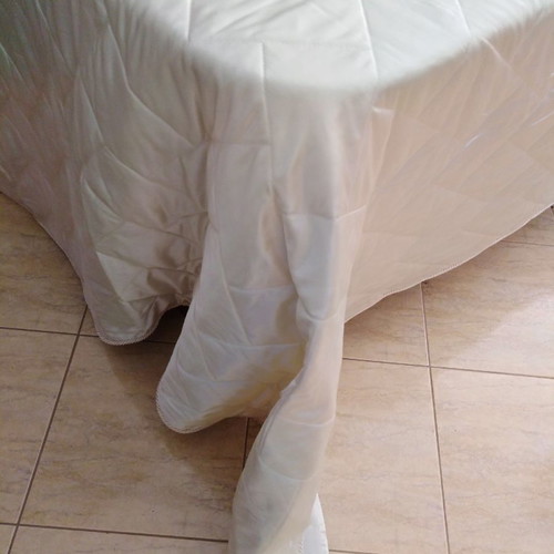 Quilt satin double bed cream without pillowcases