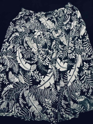 Printed skirt XXL like new, black and white