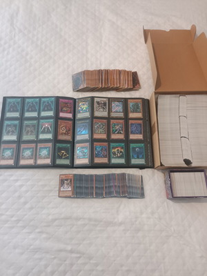 Yu-Gi-Oh! συλλογή καρτών με 3.000 κάρτες και πλήρες άλμπουμ