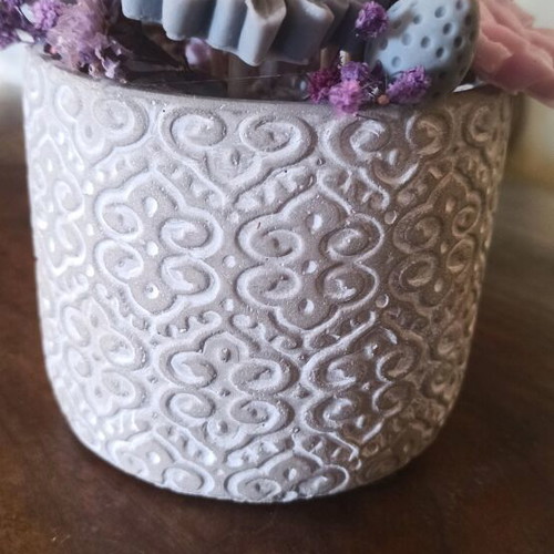 Pot with aromatic candle composition