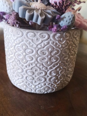 Pot with aromatic candle composition