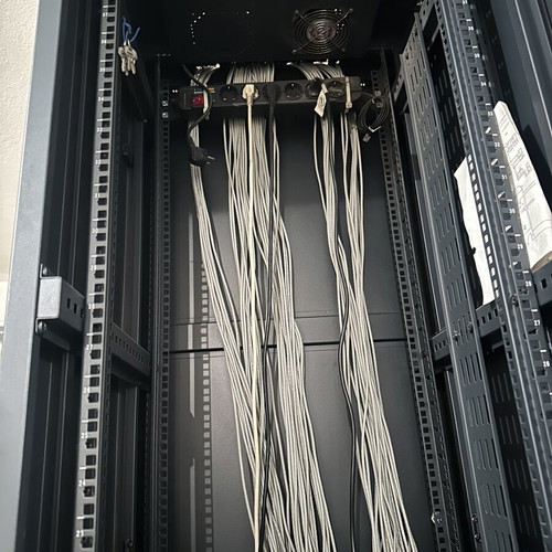 Server Rack Cabinet 42U 600x2000x600mm like new