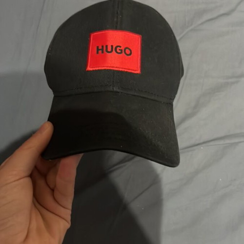 Hugo Boss cap original new, size M, black and red