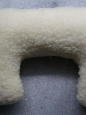 Μαξιλάρι ταξιδίου καινούργιο από 100% polyester με υφή γουνάκι