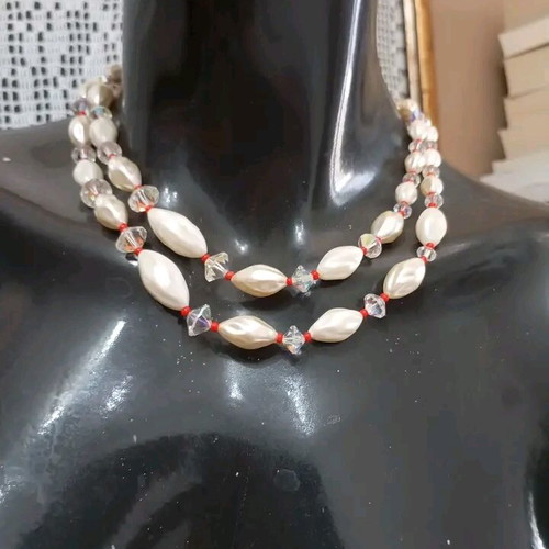 Vintage necklace used, white