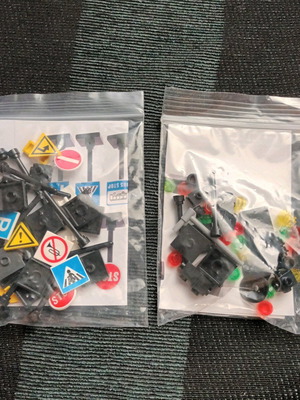 Traffic signs and traffic lights new, height 5 cm and 7.5 cm