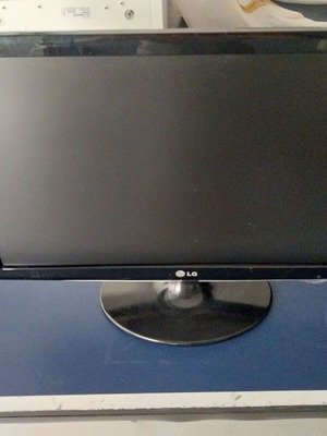 LG 23-inch TV model W2361V like new, no remote