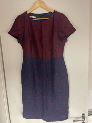 Two-Tone Short-Sleeve Dress like new, size Large