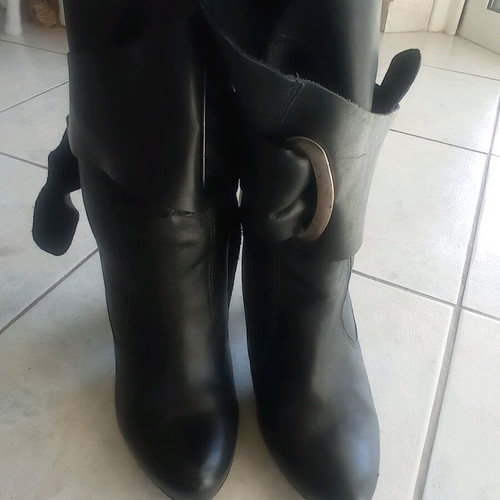 Muher Vov/Nov ankle boots black leather like new, 8 cm heel