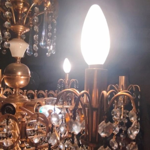 Chandelier vintage with 12 lamps, brass and crystals used