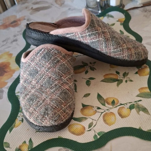 Issue Fashion winter home slippers like new, size 37, multicolor