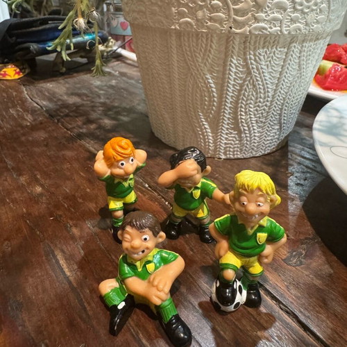 Old 90s figures like new