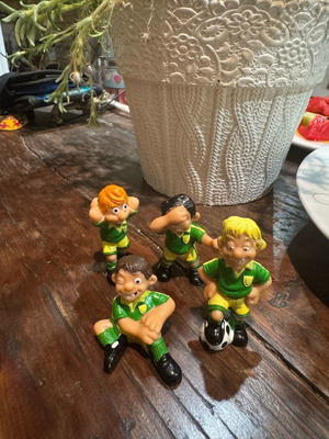 Old 90s figures like new
