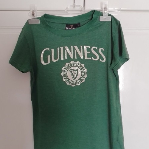 Guinness official merch t-shirt like new, size S, green