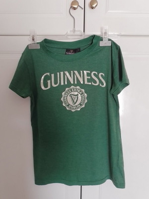 Guinness official merch t-shirt like new, size S, green