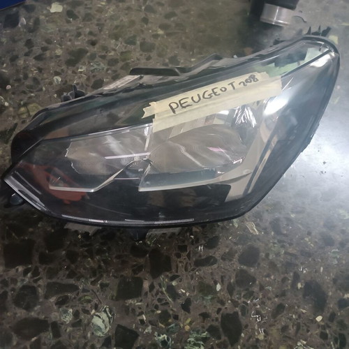 Front left headlight for Peugeot 208 '19-'23, code 9823194080, broken base