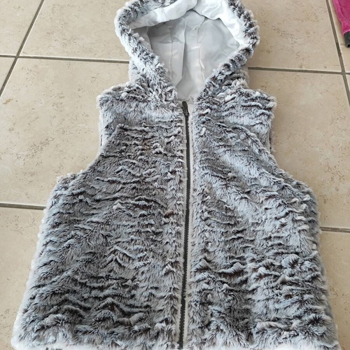 Girls' fur vest Orchestra like new, size 10, gray white