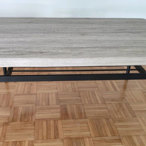 Coffee table used in excellent condition